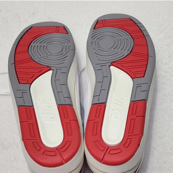 Air Jordan Nike Retro 2 “Hungry” Origins White, fire Red, & Green Size 9.5 Shoe main image 7